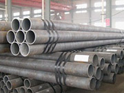 How does a qualified steel pipe perform in terms of straightness, roundness, and welding